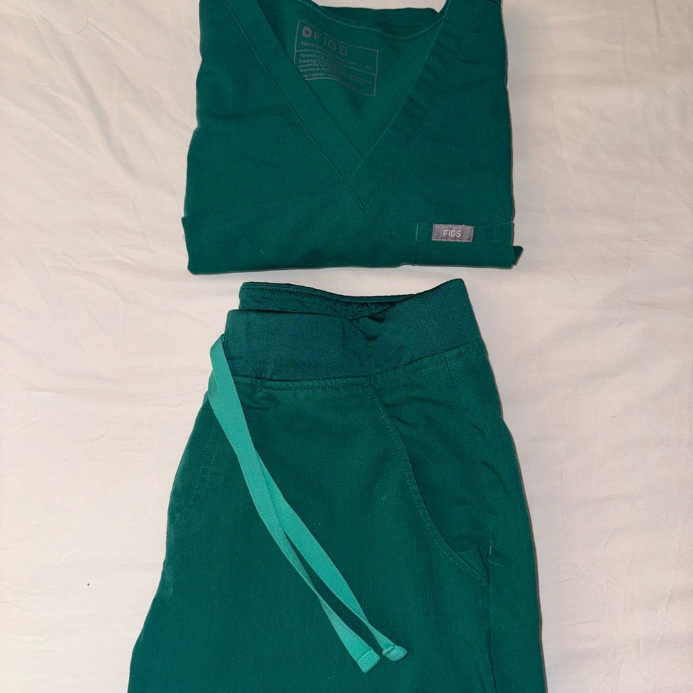 Figs Hunter Green Scrub Set